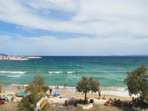 T2 au Lavandou pour 4 avec parking, terrasse mer et accès plage - FR-1-803-23